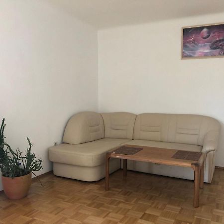 A Private Room In A Shared Apartment Вена Экстерьер фото