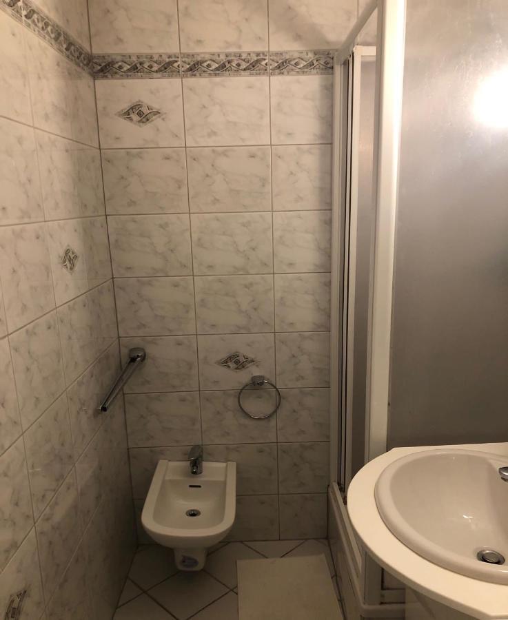 A Private Room In A Shared Apartment Вена Экстерьер фото