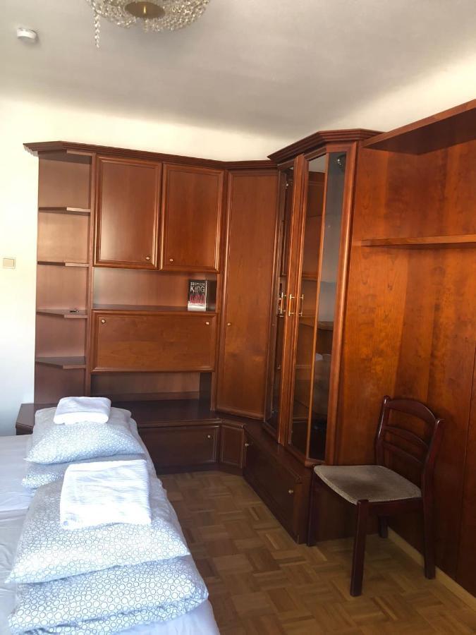 A Private Room In A Shared Apartment Вена Экстерьер фото